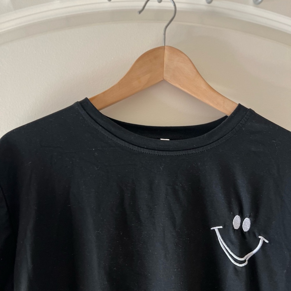 Black smiley face T-shirt - Picture 4 of 7